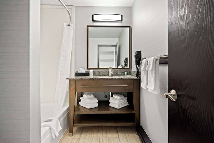 Room 33 of 51